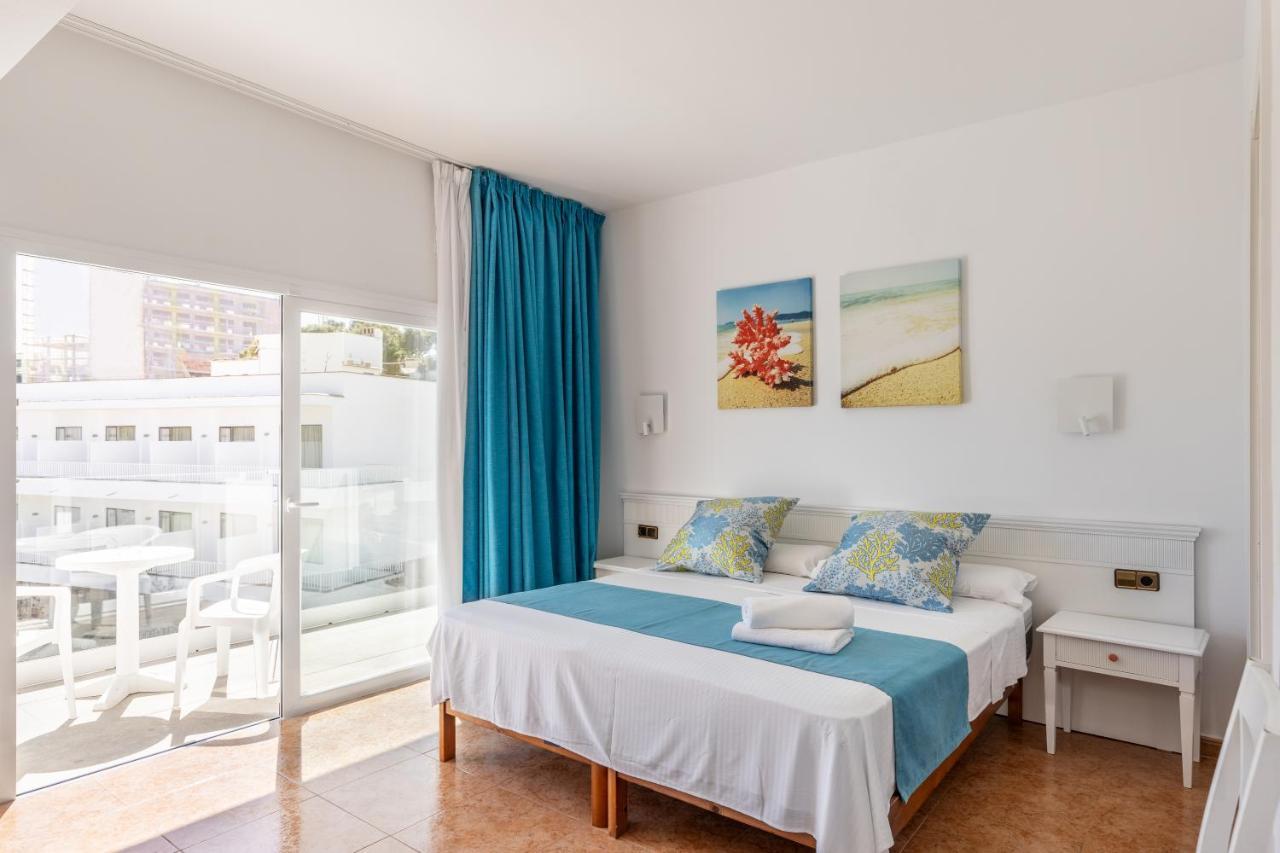 Habitación Triple con balcón y vistas al mar